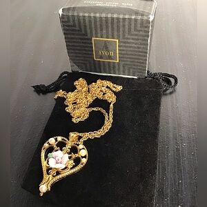 Vntg Avon Victorian Stye Heart Necklace